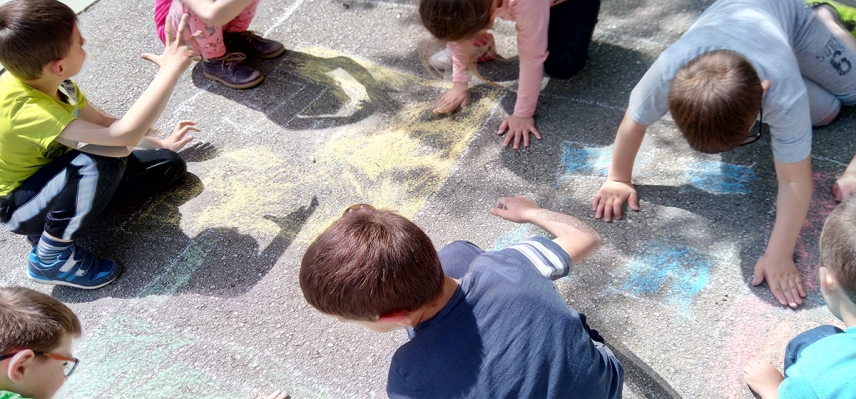 Рисунки на асфалт на ученици от I Б