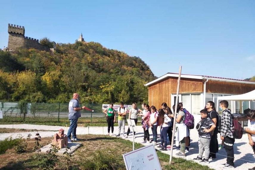 УЧЕНИЦИТЕ НА ОУ „ДИМИТЪР БЛАГОЕВ” СЕ ОБУЧАВАТ В КУЛТУРНИ ОБЕКТИ НА СТАРАТА СТОЛИЦА